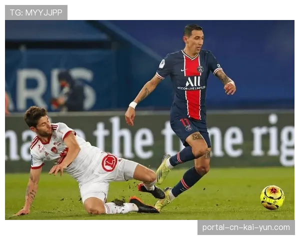 摩纳哥中场控制力不足应对：放弃球权专注反击的战术选择逻辑